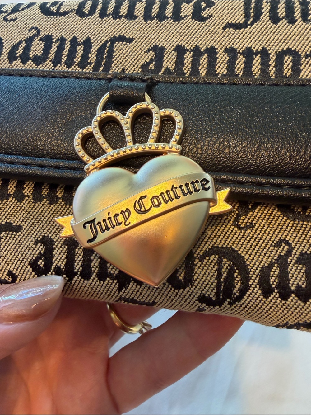NWT Juicy Couture Black and Beige Heart Clasp Wallet MSRP $49